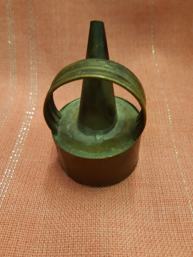 OTO TAMİRHANELERDE  YAG TENEKELERİNIN KAPAK KISMINA TAKILAN AGIZ