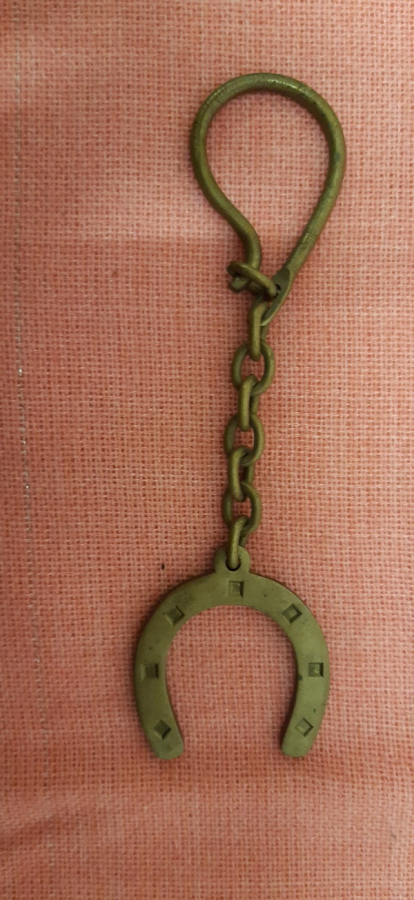 AT NALI PİRİNC METAL ANAHTARLIK 