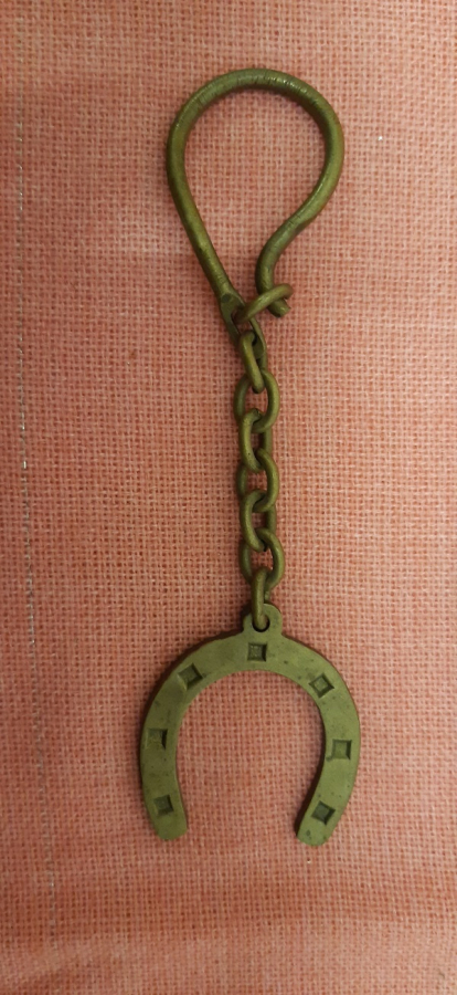 AT NALI PİRİNC METAL ANAHTARLIK 