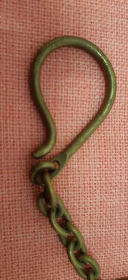 AT NALI PİRİNC METAL ANAHTARLIK 