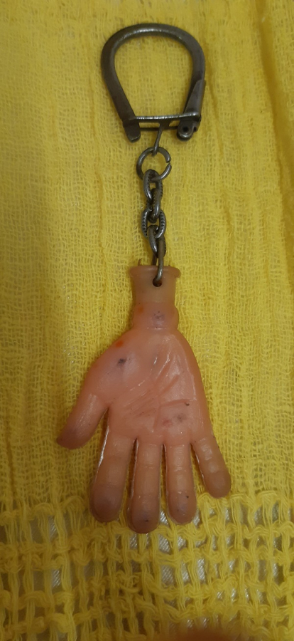 TAYLAN EL ŞEKLİNDE PLASTİK MASKOT BEŞ PARMAK ANAHTARLIK