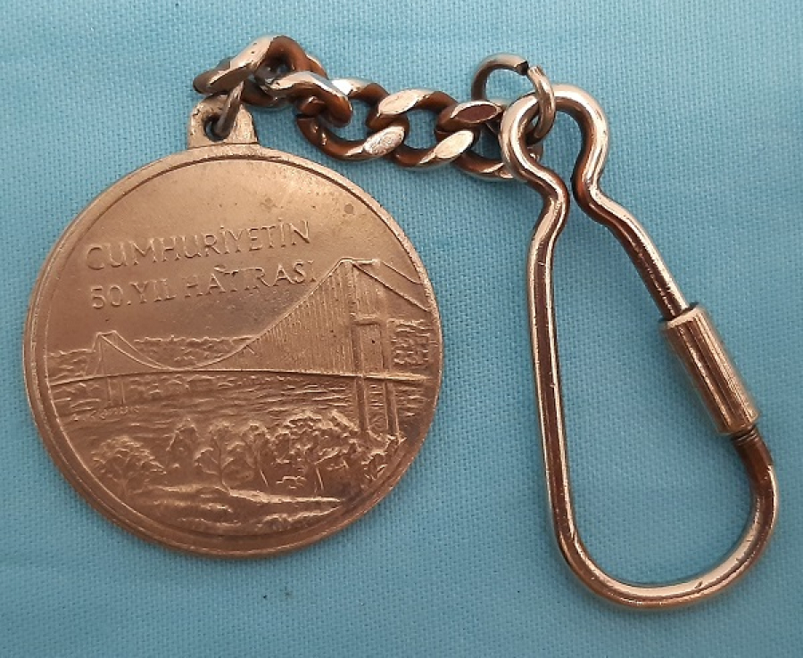 TÜRKİYE GARANTİ BANKASI 1946 CUMHURİYETİN 50 YIL HATIRASI ANAHTARLIK 