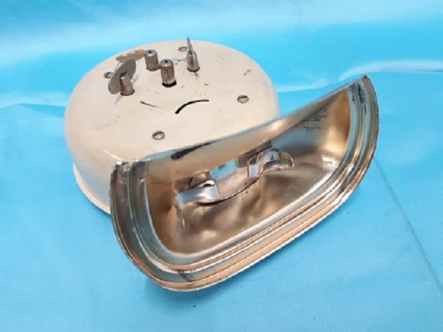 1960 KURMALI MEKANİK ÖN KADRAN İCERSİNDE  ACILAN HİPNOTİK  YIZDIZ HAREKETLİ MASA SAATİ EQUITY EMPIRE MADE SAAT