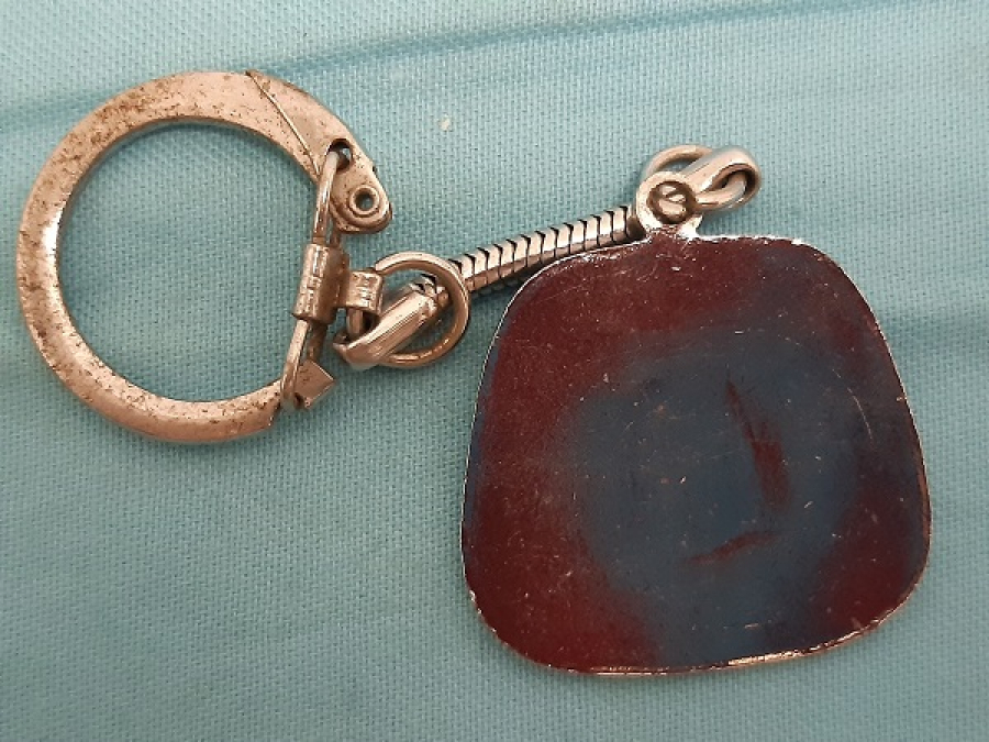 NEWCASTLE UNITED FOOTBALL CLUP METAL MİNELİ ANAHTARLIK 