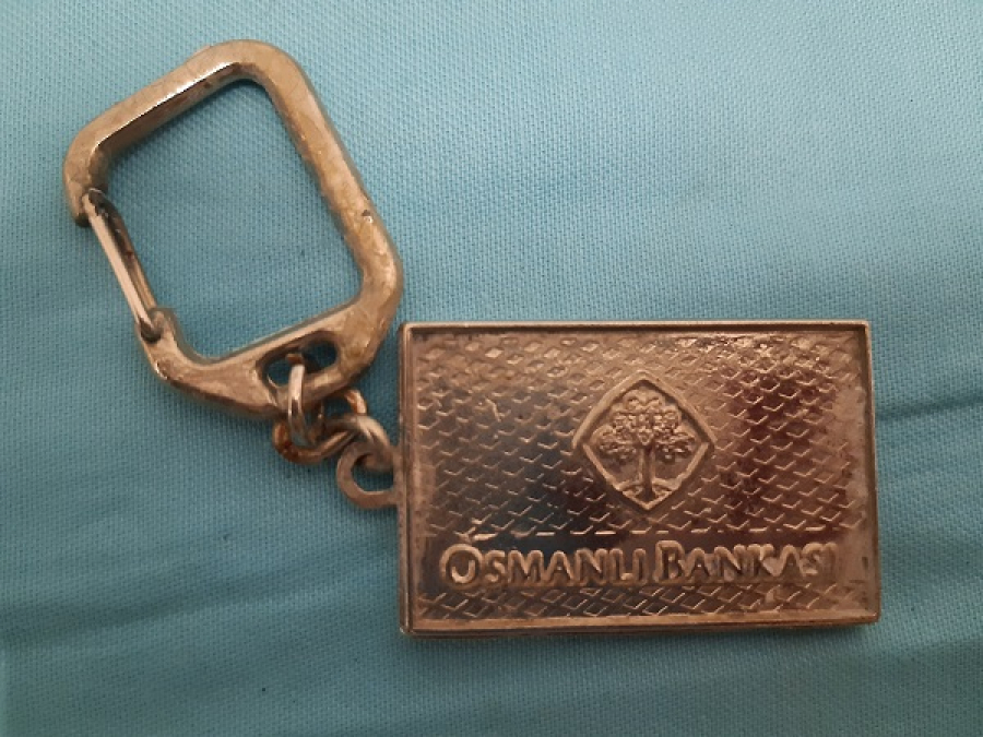 OSMANLI BANKASI KARAKÖY BİNA GÖRÜNÜMÜ VE LOGOSU OLAN ZEYTİN AGACI GÖRSELLİ 1892 METAL ANAHTARLIK