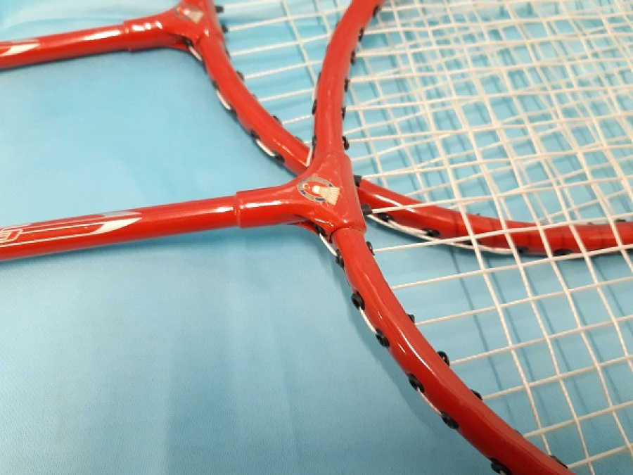 BADMİNDON PROFOSYENEL FEDERASYON ONAYLI  TENNİS RAKETİ 3 ADET OYUN TOPU