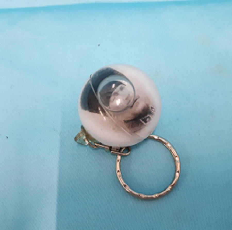 GÖZ ŞEKLİNDE TASARLANMIŞ ANAHTARLIK İÇERSİNDEKİ SUDA HAREKETLİ ATATÜRK 