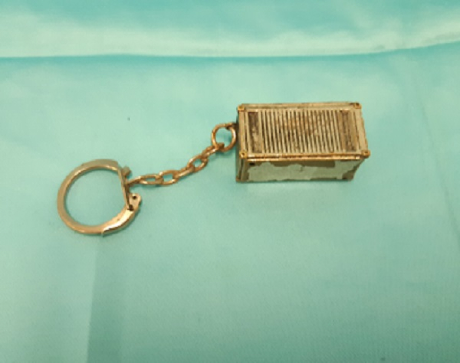 DKT DÜNYAYI BİZ TAŞIYORUZ METAL KONTEYNER ANAHTARLIK 