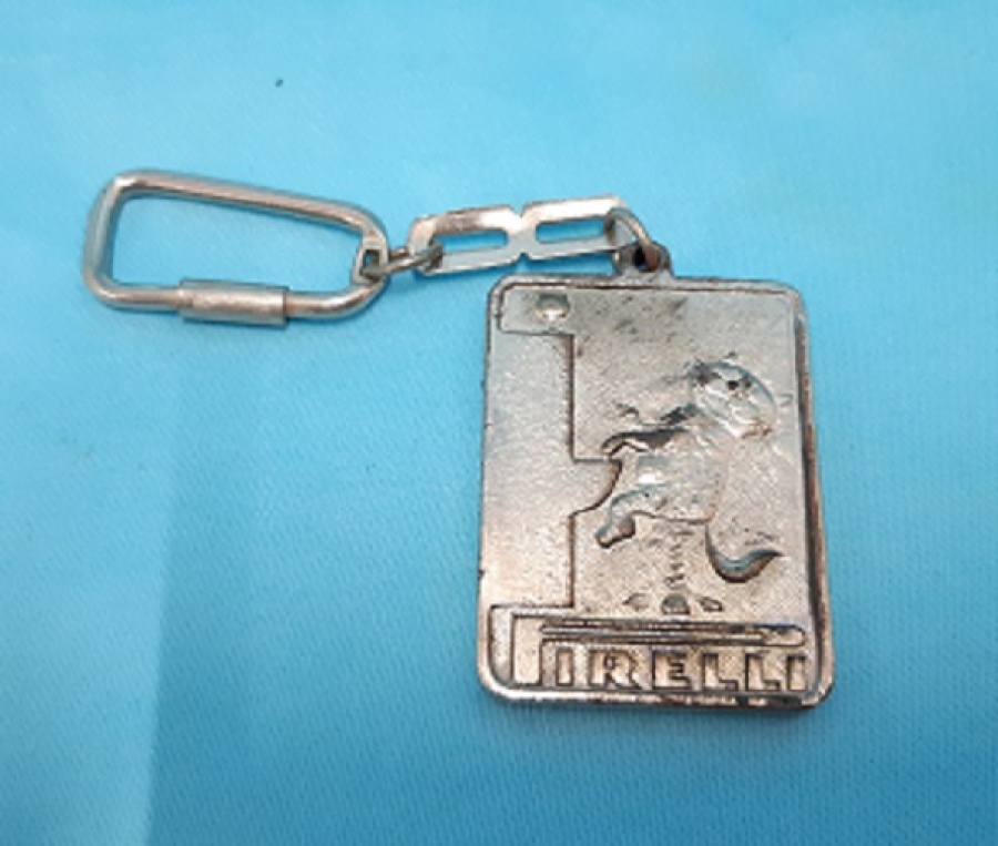 PIRELLI LASTİKLERİ METAL ANAHTARLIK