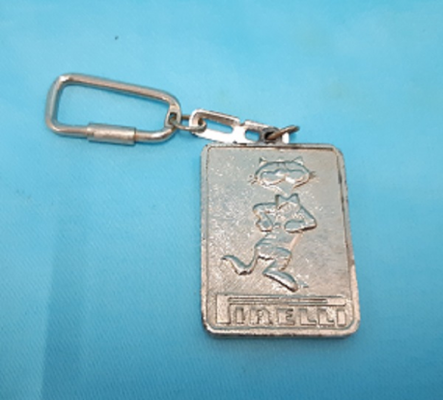 PIRELLI LASTİKLERİ METAL ANAHTARLIK