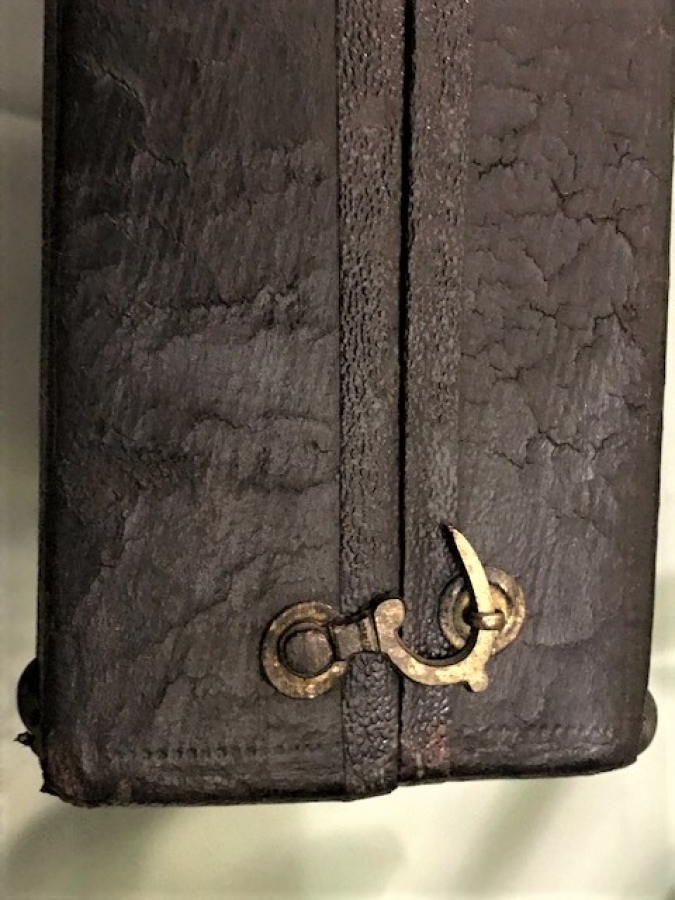 OSMANLI 12 Lİ AHŞAP KİLİTLİ DISI SİYAH DERİ İCERSİ OSMANLI MORU KADİFE KAPLAMA FİNCAN ZARFI KUTU