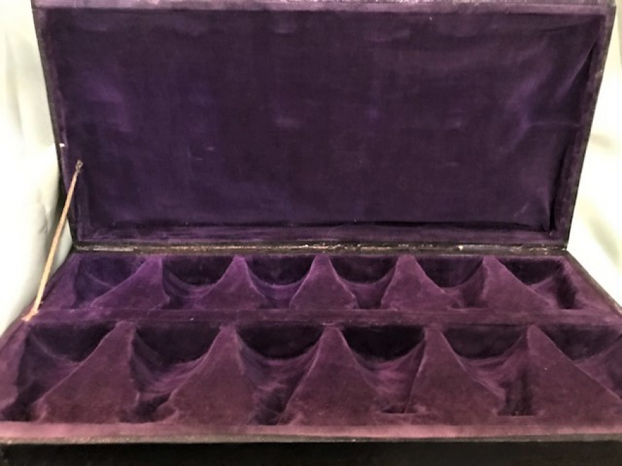 OSMANLI 12 Lİ AHŞAP KİLİTLİ DISI SİYAH DERİ İCERSİ OSMANLI MORU KADİFE KAPLAMA FİNCAN ZARFI KUTU