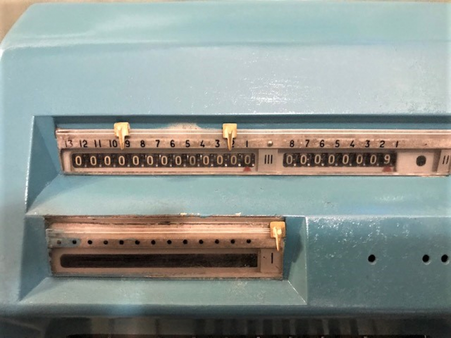 FACİT MOD C1 13  TUŞLU KOLLU CEVİRMELİ MEKANİK MAVİ TUŞLU METAL HESAP MAKİNASI SORUNSUZ