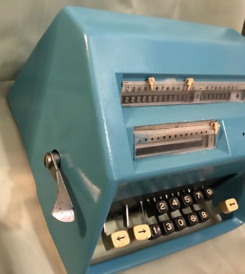 FACİT MOD C1 13  TUŞLU KOLLU CEVİRMELİ MEKANİK MAVİ TUŞLU METAL HESAP MAKİNASI SORUNSUZ