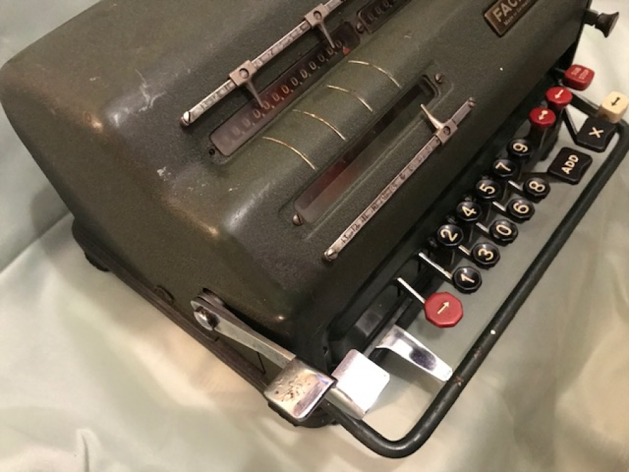 FACİT MOD NE TUŞLU MEKANİK ELEKTİRİKLİ YEŞİL TUŞLU HESAP MAKİNASI