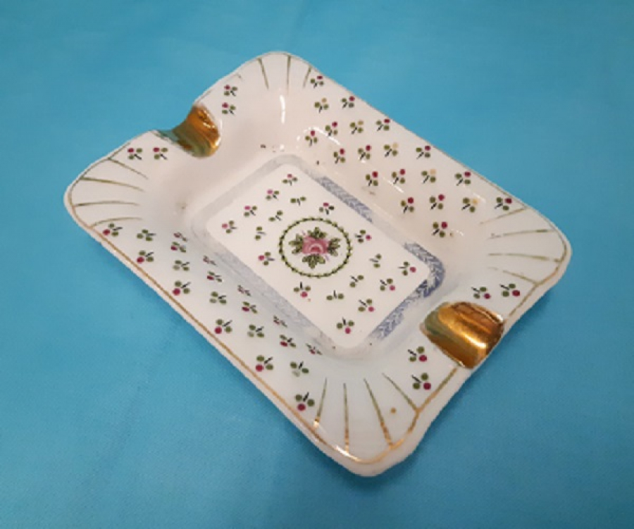 SIGARA TABLASI PORSELEN KÜLLÜK 