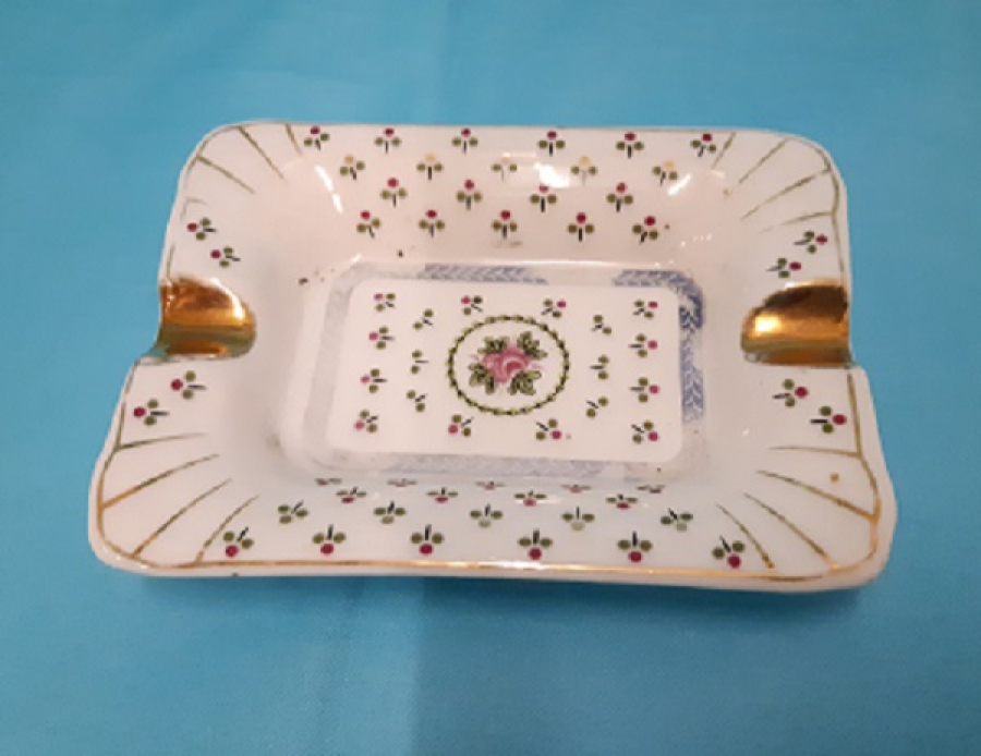 SIGARA TABLASI PORSELEN KÜLLÜK 