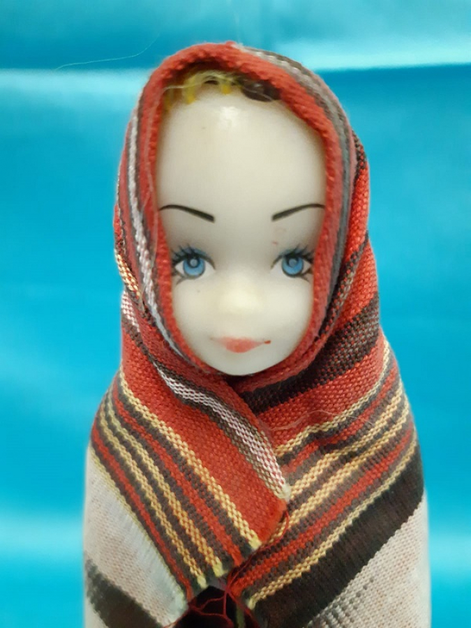 RİZE GİYİM KUŞAMLI KÖYLÜ KADINI SEPTİYLE CAY TOPLAYAN  EL YAPIM YÖRESEL OYUNCAK BEBEK 