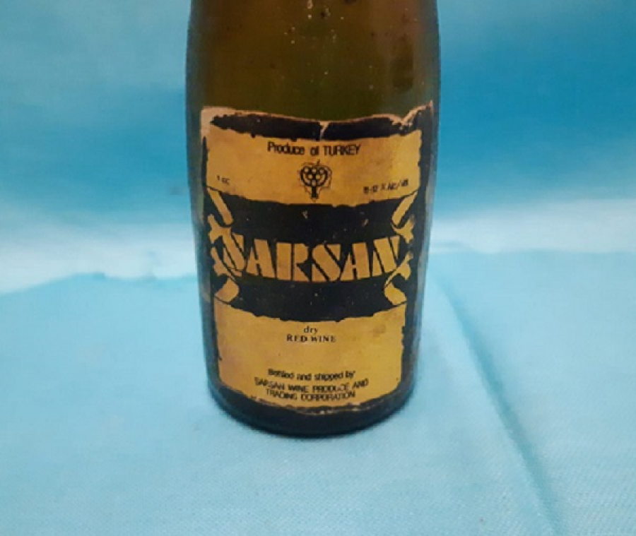 YERLİ TÜRK MALI ŞARSAN KIRMIZI ŞARAP 50 ML MİNYATÜR İÇKİ ŞARAP ŞİŞESİ KAPAGI ACILMAMIŞ DOLU KOLEKSİYON 