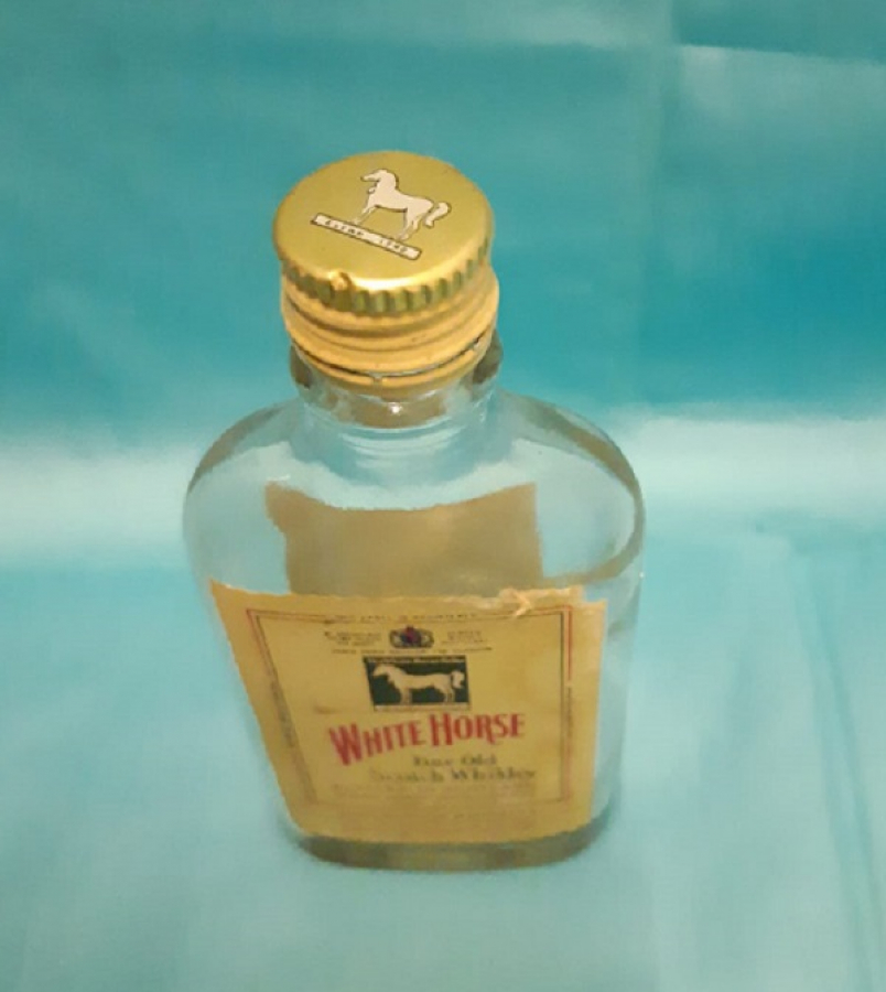 WHITE HORSE ALKOL UFAK MİNYATÜR  ŞİŞE 