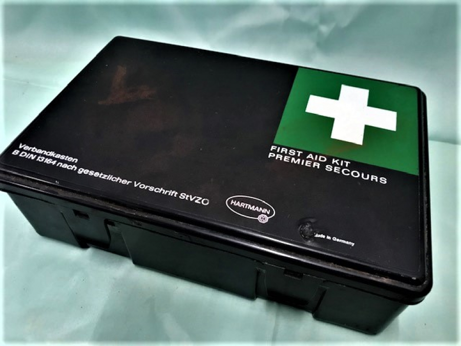 FIRST AID KIT PREMIER SECOURS MADE İN GERMANY MERCEDES BAGAJ İLK YARDIM KUTUSU
