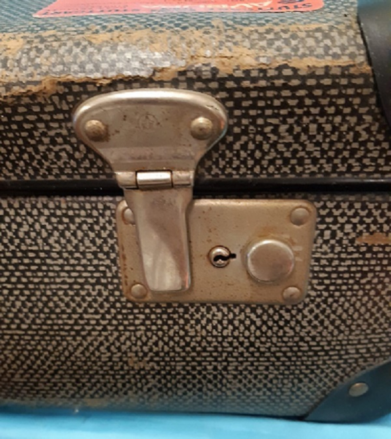 ORTA BOY 1960 KİLİTLİ SEYAHAT BAVUL 