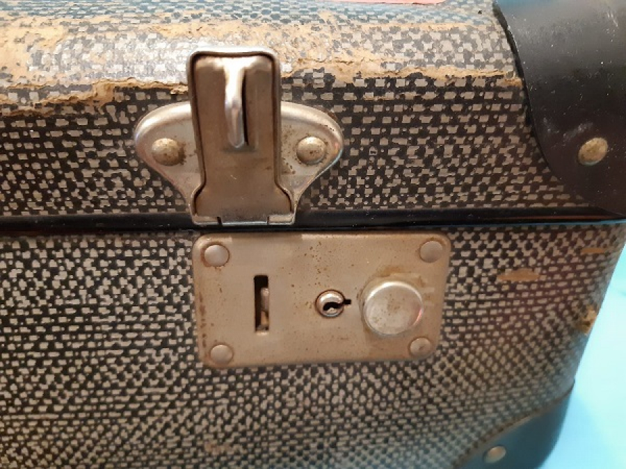 ORTA BOY 1960 KİLİTLİ SEYAHAT BAVUL 