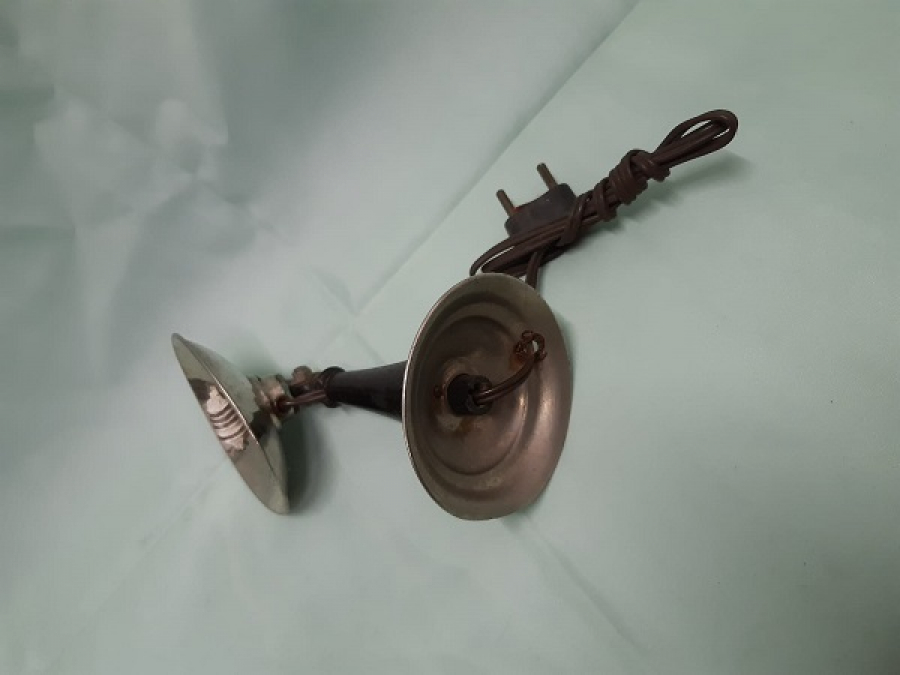 LAMBALI RADYO ANTENİ  CANAK ANTEN ŞEKLİNDE 1940 CANAK KISMI VE AYAK METAL ORTA KISMI  AHSAPDIR