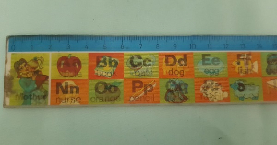 OKUL CETVELİ 30 CM BOYUNDA ÜZERİNDE ALFABE VE 3 D GÖRÜNTÜLÜ RESİMLER 80 Lİ YILLAR