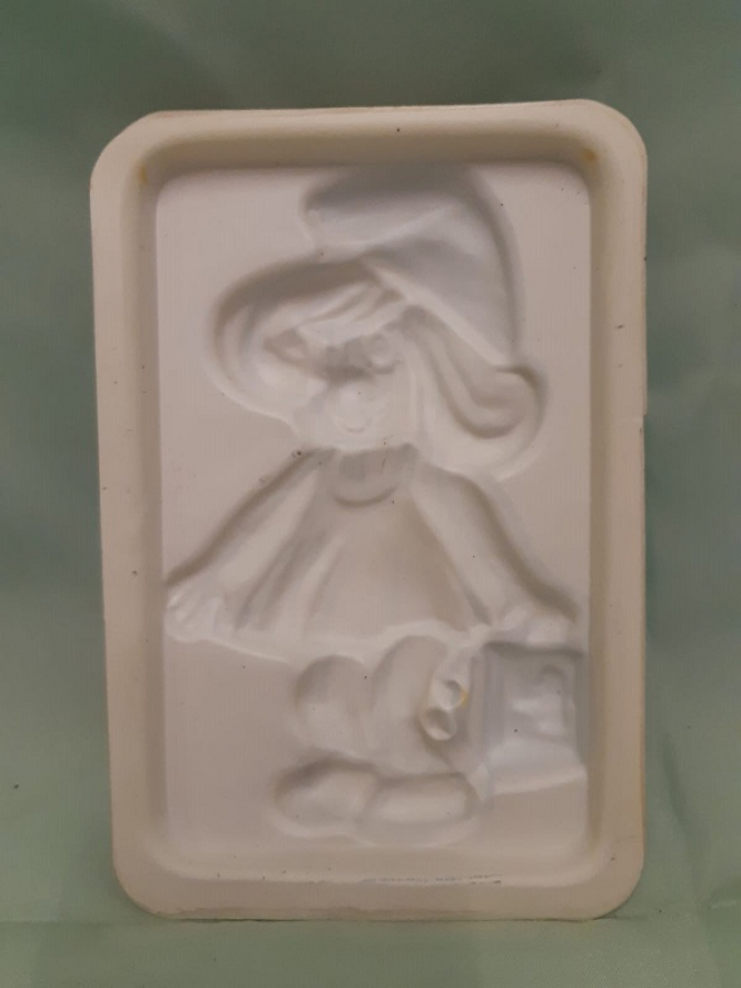 PLASTİK OYUNCAK CİZGİ FİLM KAHRAMANI  CANTALI KIZ ALCI KALIBI 