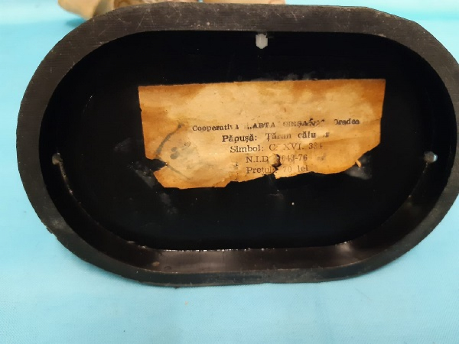 YUNAN GREGO YÖRESEL KIYAFETLİ OYUN OYNAYAN KAİDELİ FÜGÜR