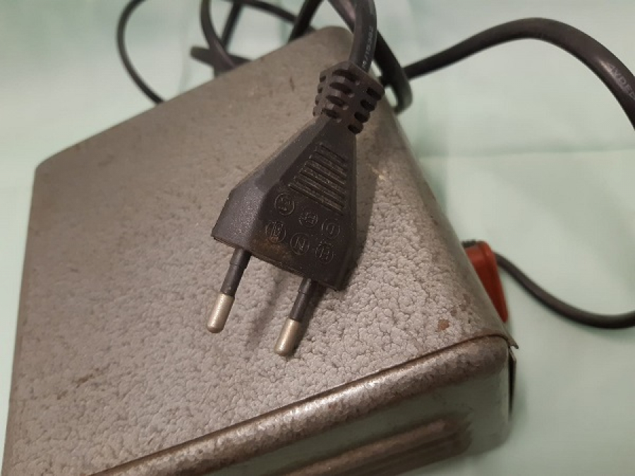 SABIR 366 VOLTAJ REGÜLATÖRÜ 110 220 VOLT AYARLI 11 KADEMELİ COK AMACLI