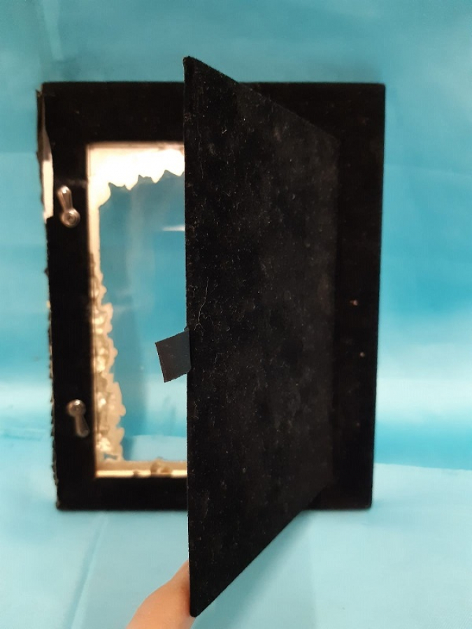 GÜMÜŞ KAPLAMA İŞLEMELİ AYDAN ŞENER KARTPOSTAL ÇERÇEVE 