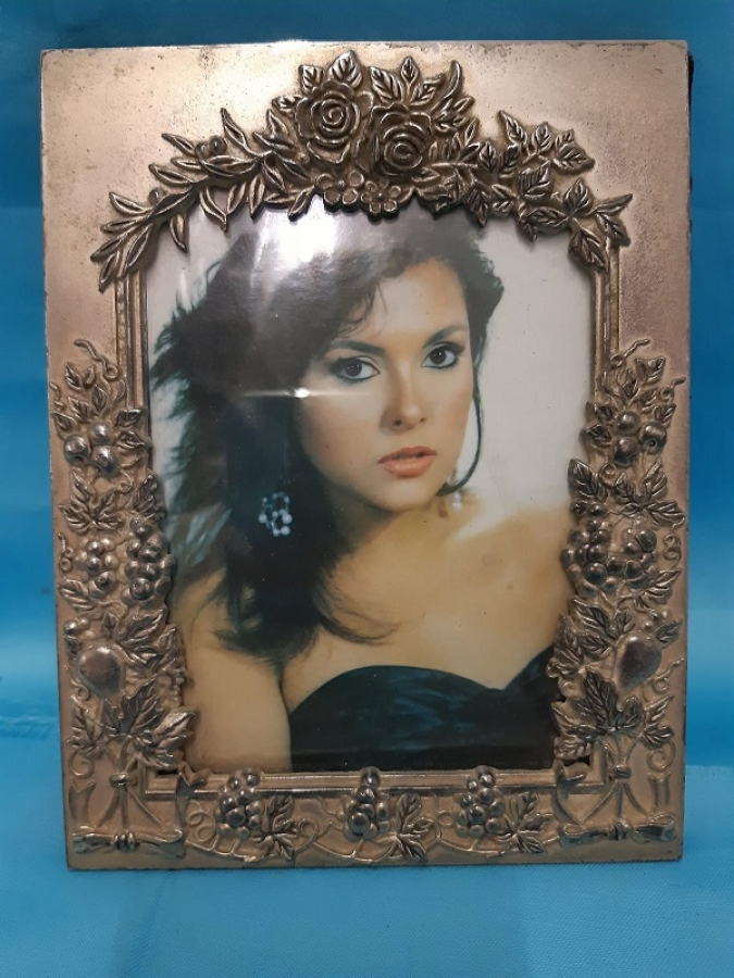 GÜMÜŞ KAPLAMA İŞLEMELİ AYDAN ŞENER KARTPOSTAL ÇERÇEVE 