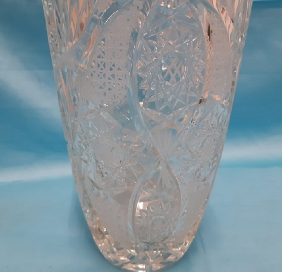 KRİSTAL CAM KESME ÜZERİ İŞLEME DESENLİ  VAZO 