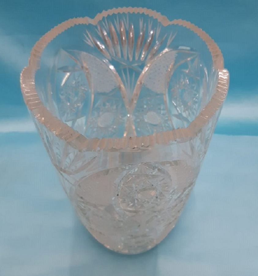 KRİSTAL CAM KESME ÜZERİ İŞLEME DESENLİ  VAZO 