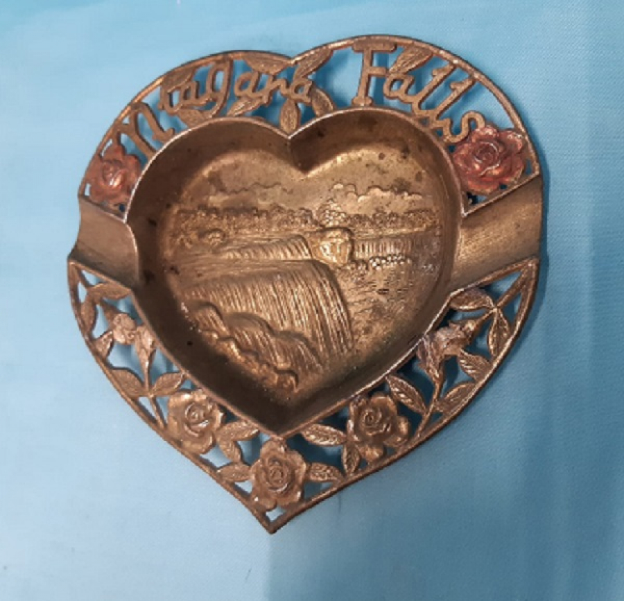 PİRİNC KALP FORMUNDA METAL KULLUK İÇ KISMI KABARTMA CAGLAYAN ŞELALE 