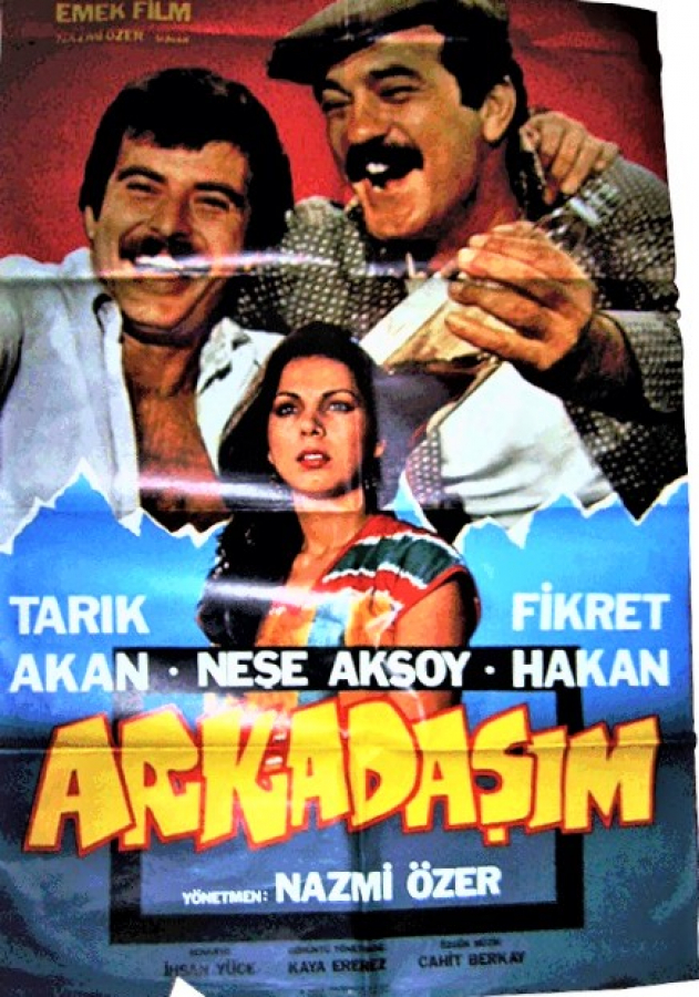 ARKADAŞIM TARIK AKAN NEŞE AKSOY FİKRET HAKAN RENKLİ SİNEMA AFİŞ FİLM GÖSTERİMDE TANITIMINDA ASILARAK KULLANILMIŞDIR 
