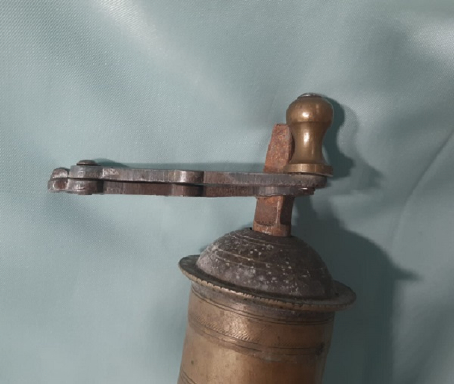 KAHVE DEGİRMENİ ELLE CEVİRMELİ SARI 