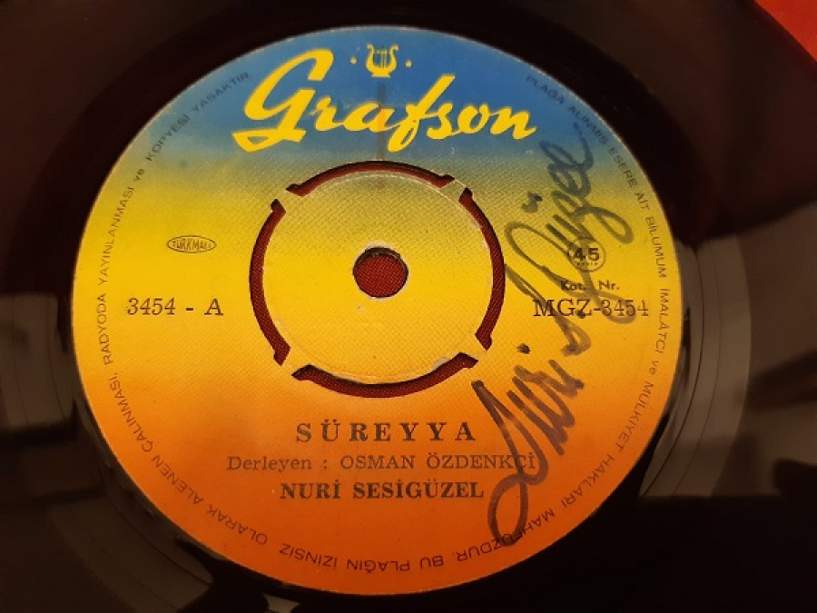 NURİ SESİ GÜZEL 3454 - A . SÜREYYA, 3454 - B. YALVARIRIM ÖMRÜM BİTMEZ 45 LİK YERLİ PLAK