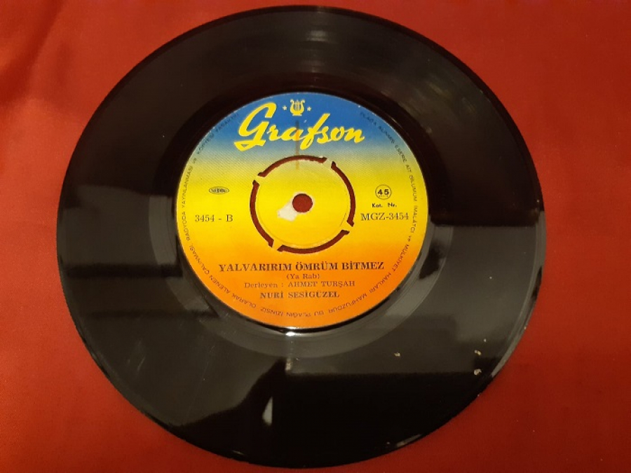NURİ SESİ GÜZEL 3454 - A . SÜREYYA, 3454 - B. YALVARIRIM ÖMRÜM BİTMEZ 45 LİK YERLİ PLAK