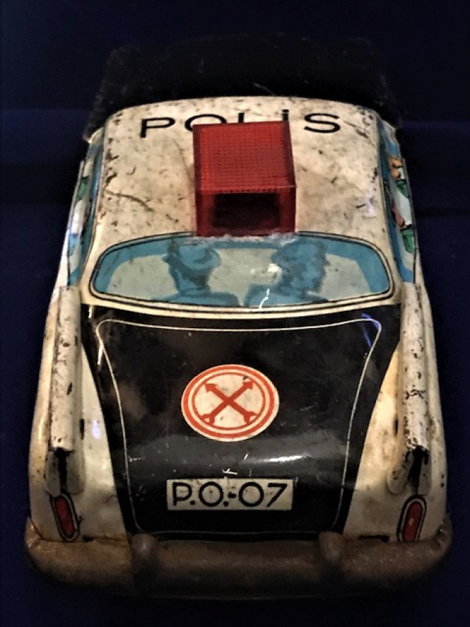 NEKUR YERLİ TENEKE OYUNCAK POLİS ARABASI 