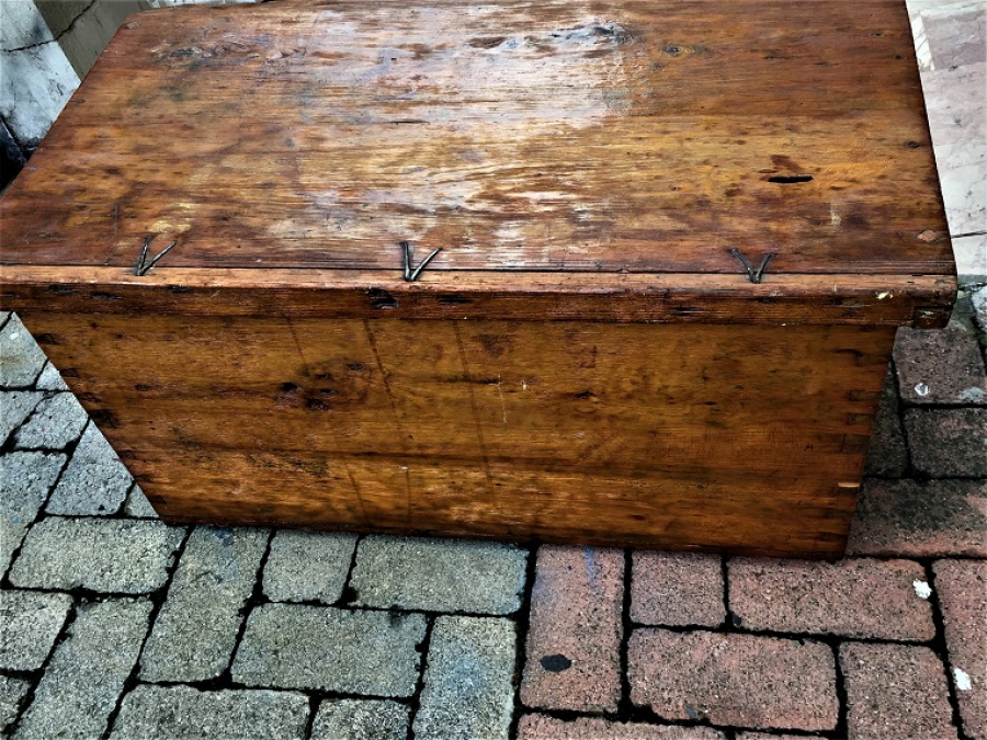 KOMPLE EL YAPIM KIRLANGIC KİLİT GECME  ÖNÜ DEMİR İŞ SÜSLEME CAM CIRA  ORTA BOY SANDIK