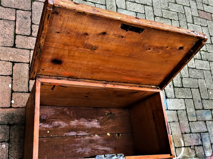 KOMPLE EL YAPIM KIRLANGIC KİLİT GECME  ÖNÜ DEMİR İŞ SÜSLEME CAM CIRA  ORTA BOY SANDIK