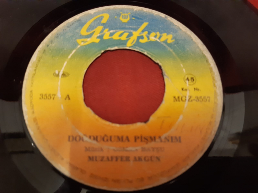  DOĞDUĞUMA PİŞMANIM MUZAFFER AKGÜN  - B İNCE GİYERİM İNCE 45 LİK YERLİ PLAK 