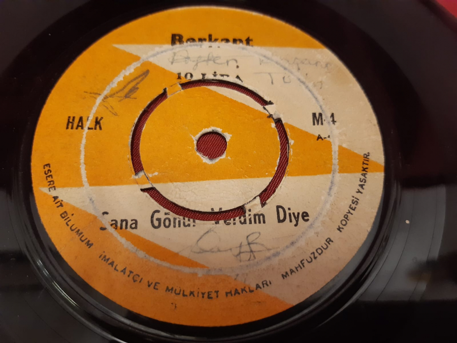 BERKANT HALK A SANA GÖNÜL VERDİM DİYE. B DEĞİŞMEYEN NE KALDI 45 LİK YERLİ PLAK 