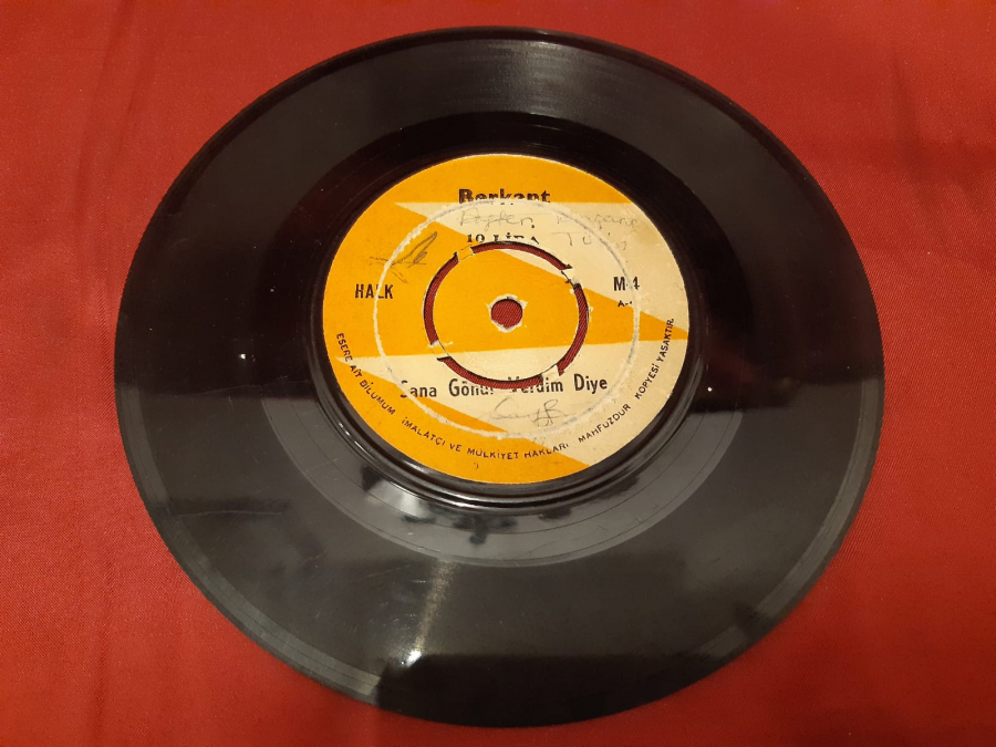 BERKANT HALK A SANA GÖNÜL VERDİM DİYE. B DEĞİŞMEYEN NE KALDI 45 LİK YERLİ PLAK 