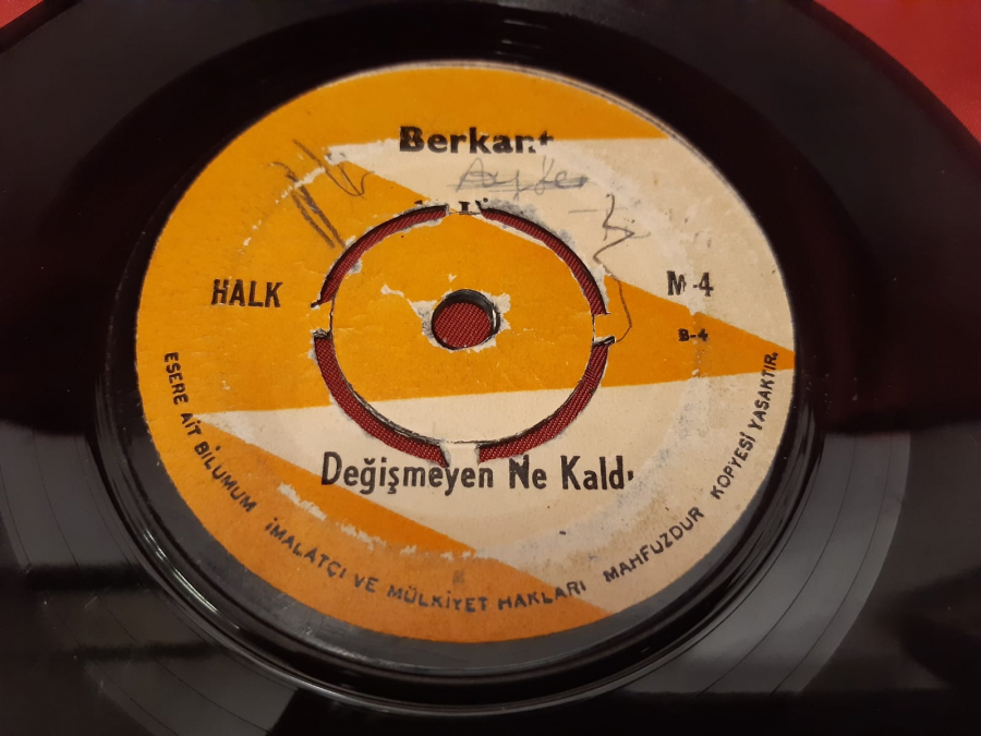 BERKANT HALK A SANA GÖNÜL VERDİM DİYE. B DEĞİŞMEYEN NE KALDI 45 LİK YERLİ PLAK 