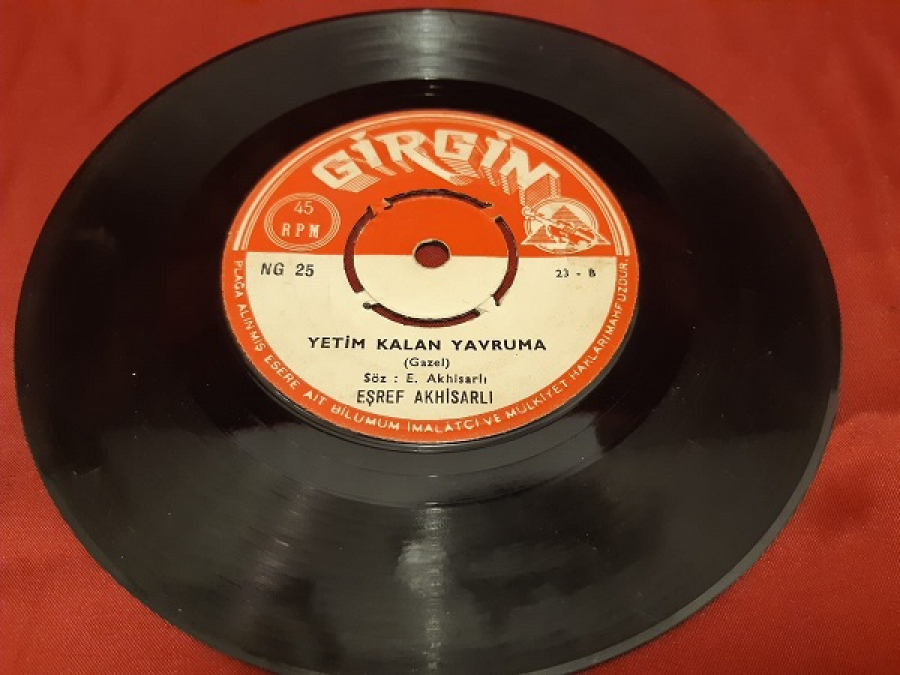 GİRGİN  EŞREF AKHİSARLI GAZEL  A  YADEL DE KALAN SEVGİLİ B YETİM KALAN YAVRUMA 45 LİK YERLİ PLAK 