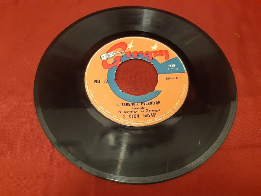 GIRGIN  4 ŞARKILIK ZERENGİL EVLENİYOR 2 - OYUN HAVASI 45 LİK YERLİ PLAK
